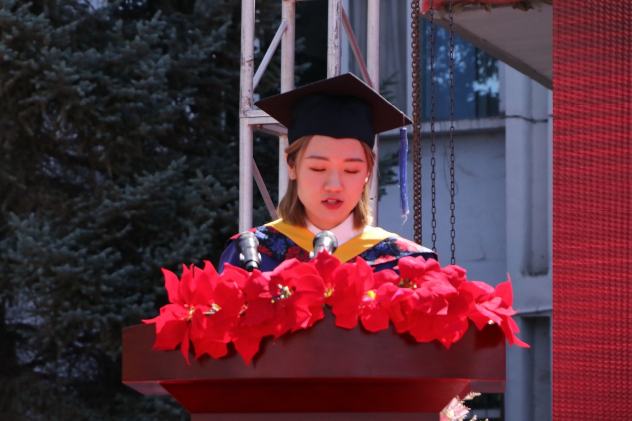 说明: C:\Users\ywl\Desktop\硕士毕业生代表.jpg