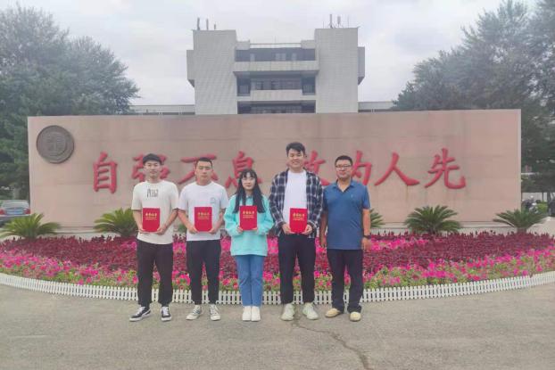 说明: 1