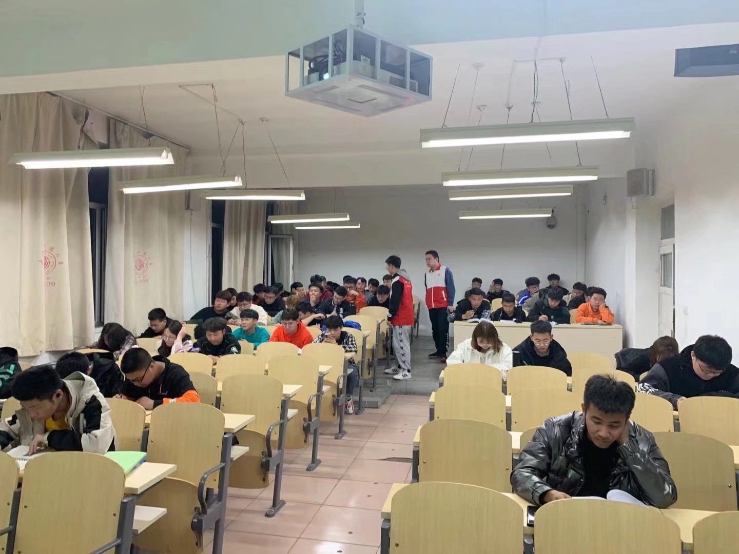 说明: C:\Users\ywl\AppData\Local\Temp\WeChat Files\727d67bdd5feff48eec47d7b312886e.jpg