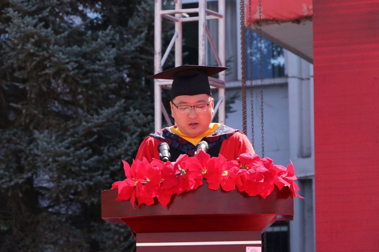 说明: C:\Users\ywl\Desktop\博士毕业生代表.jpg